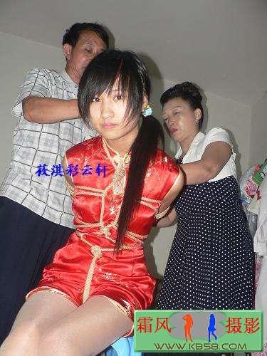 小思：双人合作捆绑 - 会员夫妇二人一起用绳子捆绑、玩弄青春小女孩 [高手缚,中国女孩]