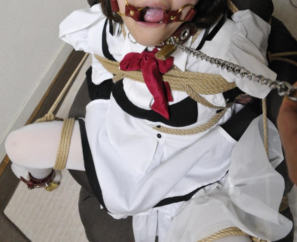 美美堵嘴、綑綁、緊縛圖 [日式反绑,职业（女仆）,日本美女,胸缚,脚铐/脚镣,白丝,狗链/项圈,口枷]
