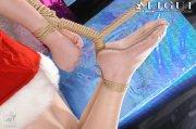 美女捆着陪你过圣诞 - 丽柜套图 [Xmas costume,Hogtie (Lying on stomach),Suspension ,Japanese Female,文静,Grey pantyhose]