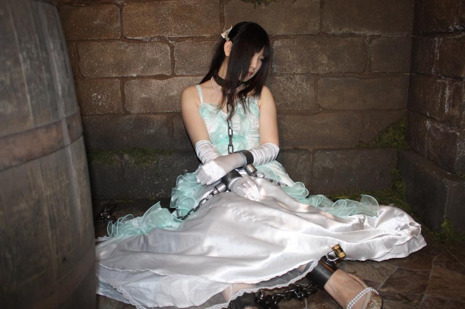 nekonekorin [Japanese Female,Handcuff,Anklet,Gothic]