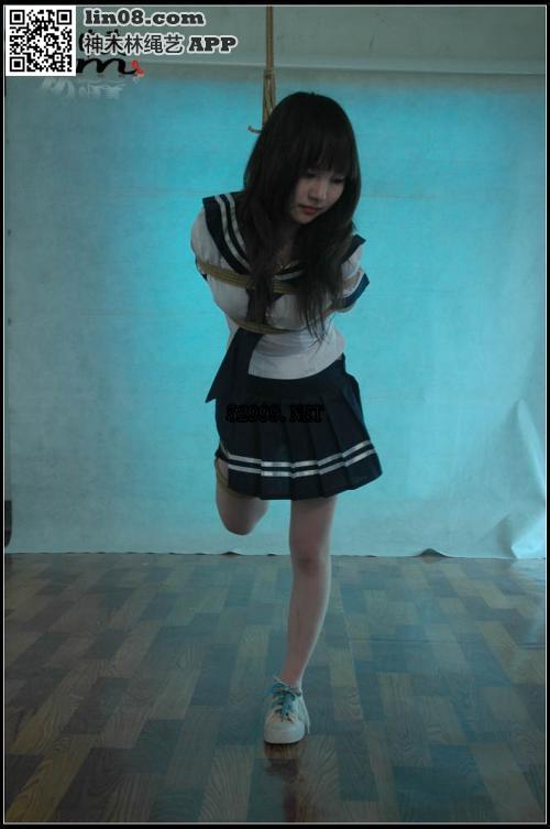 晓宁捆绑4 [学生（水手服）,单脚吊缚,中国女孩]
