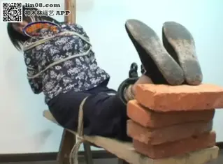 红颜颂（室内篇） 工作室：锐度主张<br>模  特：小雪<br>简  介：小雪入狱，被汉奸折磨