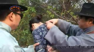 国产-锐度主张-山野匪患-上 村姑在回娘家的路上遇到山大王，不仅被打劫了钱财还被绑走了，一军官出现，本以为村姑会被解救，结果、、、、、、、中式五花、绑脚