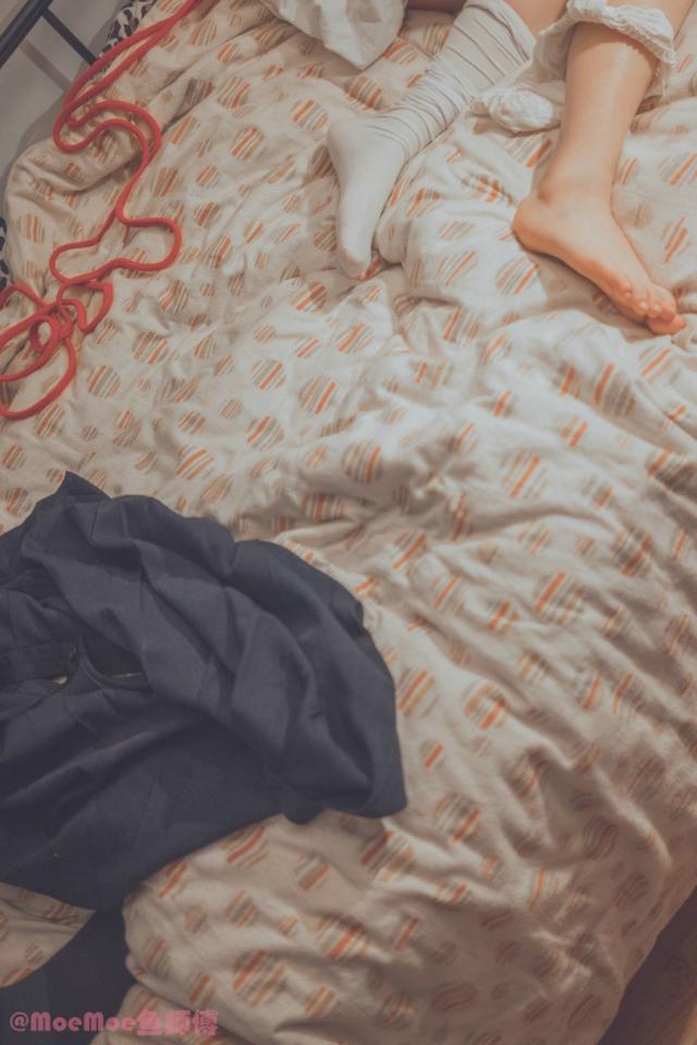 白丝妹床上手铐play - 白丝床上手铐 [手铐,白丝,中国女孩]