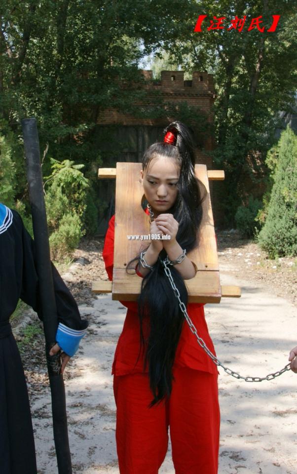 李扬氏 [民族（中式婚礼服）,中式枷锁,中国女孩,肚兜,锁链,后手缚（低混乱值）,赤脚裸足,短袜]