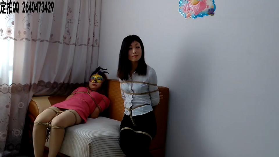 姐妹三对决（下） 更新链接 edit：网盘里的重新压了下体积略小246MB，保管库里的是原版<br>一往情深作品之姐妹三对决（下）以小雪为首的的三大绳模同时出场，模特们以面具墨镜以及日式捆绑亮相！已上传至保管库，请大家放心下载