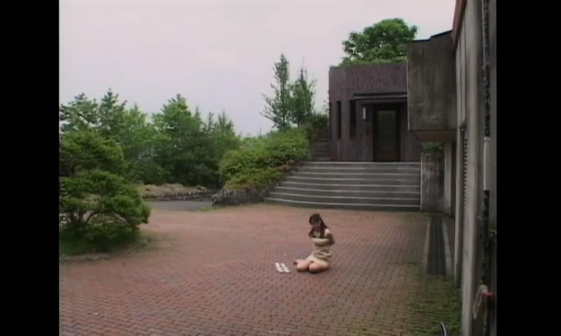 妹子被捆好后拉到野外sm play 出自日本幻想天奇系列的片子，讲述的是妹子被人在野外进行捆绑调教的片子，室外的片子很少看见的，所以相当精彩，决不可错过