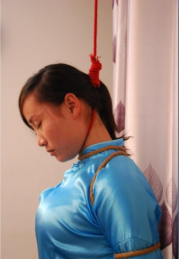 一些不错的绞刑散图 [高手缚（中式五花）,学生（五四青年）,中国女孩,绞刑]