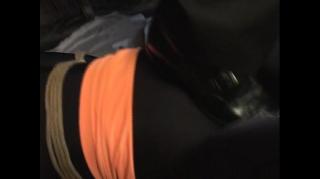 紧身衣美女被迷倒 救人不成反被抓