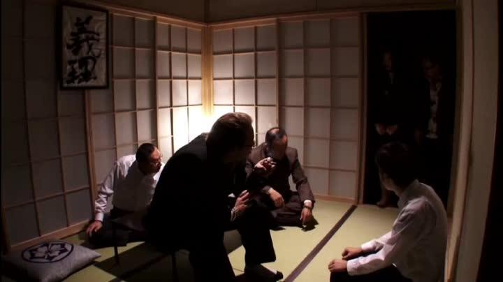 縄蜜淫画 SUPER BEST 縄殺媚堕の舞 ～追いつめられて涙を浮かべる女たち～ 識別碼: DBEB-037<br>發行日期: 2013-11-07<br>長度: 233分鐘<br>製作商: BabyEntertainment<br>發行商: BabyEntertainment<br>系列: 縄蜜淫画<br>類別:高畫質 薄馬賽克 凌辱 拘束 紧缚 DMM獨家 合集<br>演員:小澤さと美 壬生アンナ 大葉さくら 瀬戸友里亜 坂本理沙 西園寺れお<br>美女调教捆绑，凌辱绳子的艺术，诱惑口水，媚火燃身