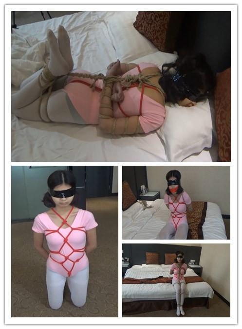 致敬经典！！！粉色体操服白裤袜小美女捆绑挣扎，中国版紧缚实验。 魔鬼身材小M，绝配粉色体操服白裤袜。红绳龟甲,中式五花，股绳驷马，胶布，口球，手铐。所有元素应有尽有，满足你的所有需求！！！<br>小M尝试各种捆绑方式挣脱，捆绑严密程度不断加强，堪称中国版紧缚实验室。五花绑的非常紧，MM手臂上都是绳印<br>拍摄的时候宾馆暖气坏了，小MM穿这套冻的瑟瑟发抖，但还是坚持拍完了，非常不容易，希望大家多多支持她的作品，谢谢！！！<br><span style='color:#b0b0b0;'>[隐藏文字，购买后可见]</span>
