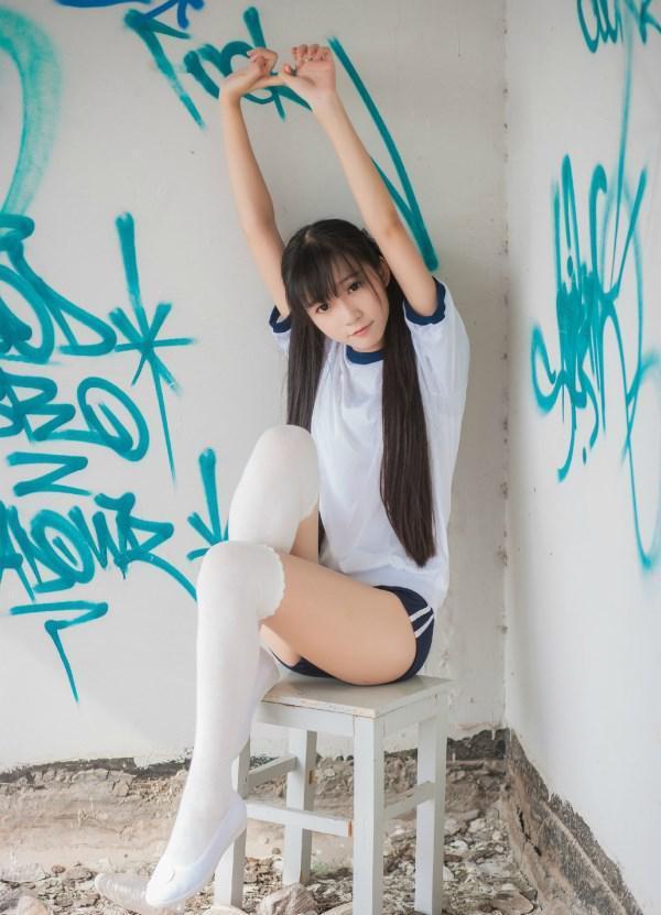 白袜女学生 中国女孩 [运动（健身服）,日本美女,白丝,长筒袜,棉袜]