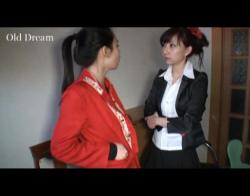 捆绑白袜少女 白袜少女被迷昏捆绑，后来她的上司高跟鞋美女也被捆绑，有过程