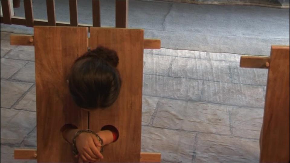 mj年末巨作   刑场冤女 mjys101  mj作品  两名女犯被冤枉被捕，带着枷锁还有镣铐被屈打成招，背后被五花大绑双双走上断头台，一部不错的作品，希望大家喜欢。。