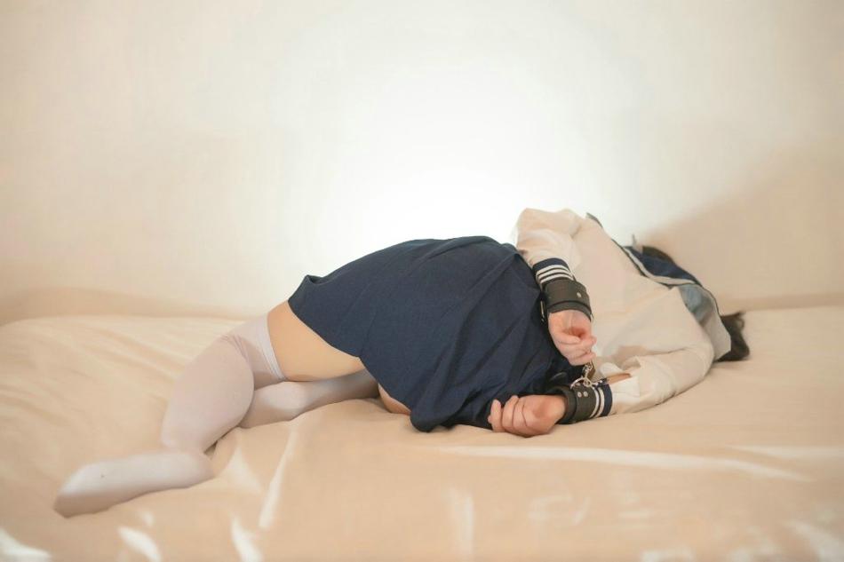 白丝袜 - 好美 [Sailor suit,Handcuff,White Pantyhose,Stockings,Chinese Female]