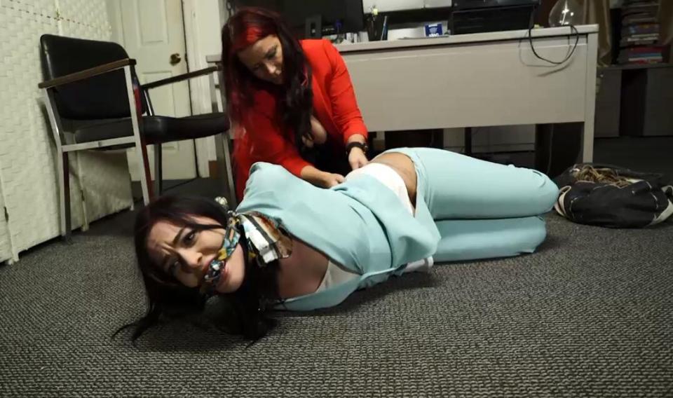 The brat threw my laptop at me, so I tied her up! The brat threw my laptop at me, so I tied her up!<br>borntobebound出品<br>链接：http://borntobebound.com/updates/?p=35285<br>A woman walks into a computer repair place and asks about her laptop. It is taking ages for them to fix it. The front desk girl is annoyed with the woman, grabs the laptop and throws it at her feet yelling that the thing was a dinosaur and that she needed to stop downloading stollen porn. The woman grabs her laptop and leaves. She comes back shortly with a rope bag, grabs the office girl by her scarf, drags her out from behind the desk and ties the brat up. She is cleave gagged with her scarf and put into a simple hogtie while the woman decides to take a look around the place. While she is away the girl gets her hogtie rope untied which proves to be a mistake. Her elbows are then bound and hiked up high. She is hogtied, gag knotted up more and clear tape put over it and she is left cruelly bound by the pissed off woman-<br>在办公室中女上司S将女M下属捆绑紧缚，丝巾塞嘴之后用胶带缠绕密封，驷马股绳，让其在办公室中挣扎忍受！