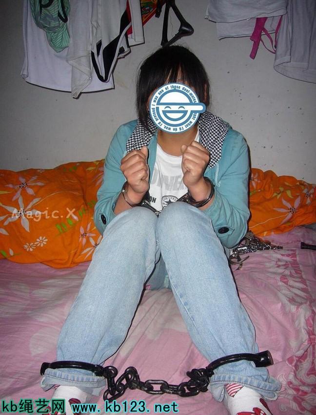 戴镣铐的女孩 [运动（健身服）,手铐,脚铐/脚镣,中国女孩,长裤（牛仔）,棉袜]