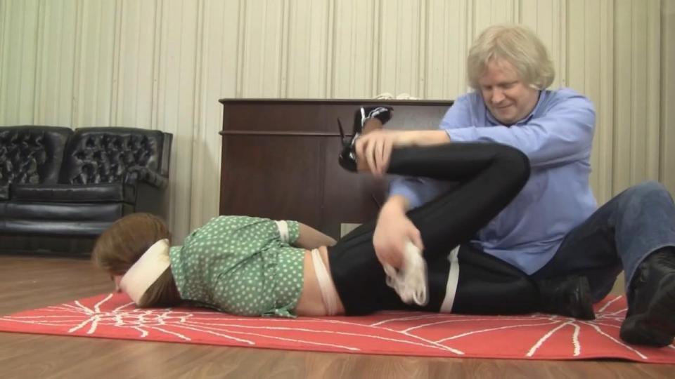 Madalynn Raye Bratty Bottom in Spandex Jeans and Bondage Madalynn Raye Bratty Bottom in Spandex Jeans and Bondage<br>OfficePerils出品<br>购买网址:https://www.clips4sale.com/studio/38880/16623676/Madalynn Raye : Bratty Bottom in Spandex Jeans and Bondage HD<br>剧情：This clip is pretty representative of Madalynn's nature as a rope bottom. Challenging and a bit antagonistic.