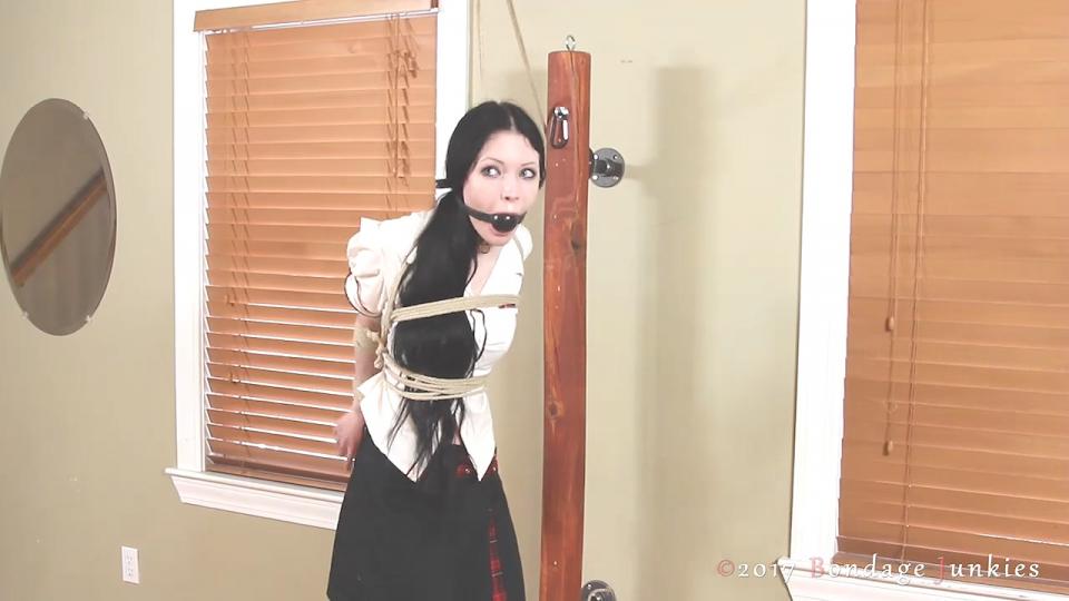 Raven vs. Her Escape Dilemma BondageJunkies站视频Raven vs. Her Escape Dilemma<br><br>大部分参加逃脱挑战的模特都认为自己可以从大部分的束缚中逃脱，但Raven对此却保持了冷静没有着急下结论<br><br>https://www.clips4sale.com/studio/47664/17245426/Raven vs. Her Escape Dilemma #mp4
