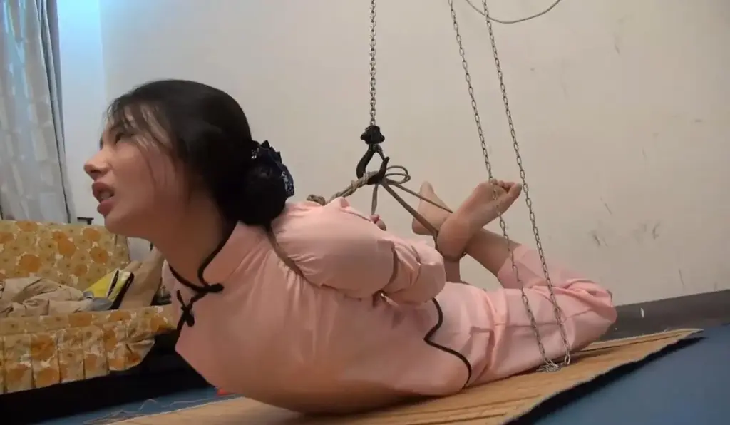[Dianya Studio] Ms. Yue's horrible day ©Dianya Studio<br><br>Featuring: stocking, foot fetish, breast bondage, box tie, extreme hogtie, suspension bondage, strappado bondage, shrimp tie, and old fashion