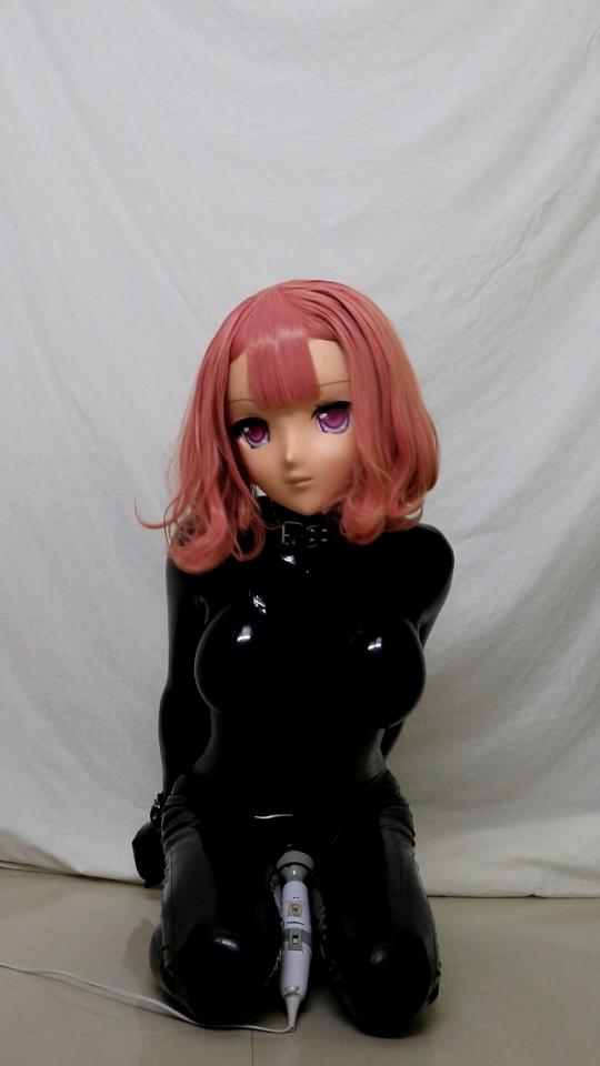 【kigurumi】kig娃娃乳胶衣+手铐脚铐挣扎~ 也是存货之一，非捆绑，手铐脚铐束缚，自拍哒qwq<br>胶衣穿起来超麻烦的打扫也是，求支持一下啦QAQ<br>以后出去玩我会尽量拍点白丝捆绑之类的视频的www<br>当然胶衣也是ww