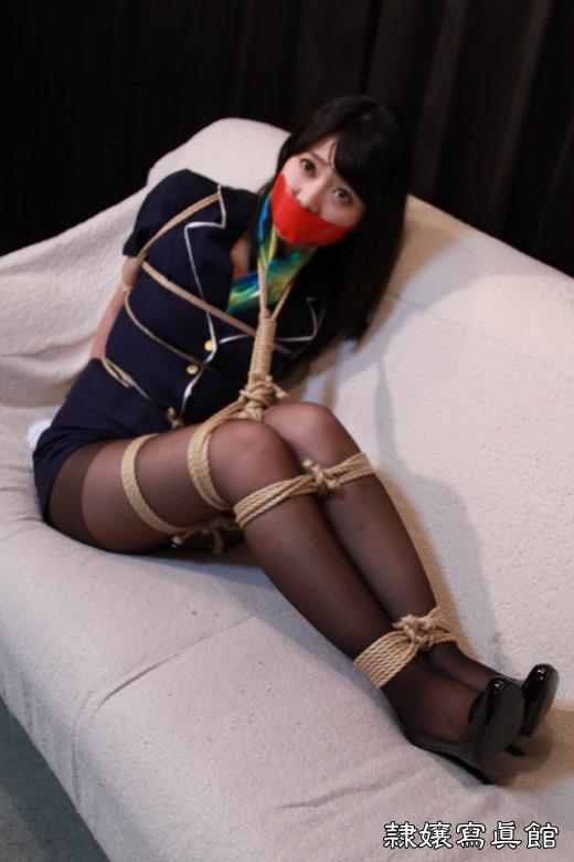 玉城奈落 飛行女服務辛苦回報 - 隸孃女郎 玉城奈落 以動漫角色 扮演飛行女服務及給被捆綁展示 [丝袜,职业（空姐）,堵嘴,高跟鞋,日本美女,胸缚,团缚/海老缚,胶带,股绳]