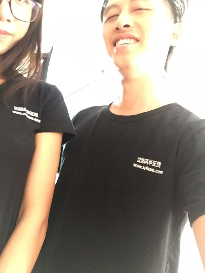 syfhzm沈阳风华正茂沈阳绳艺 小莫是非常敬业的一个模特 而且身材又好 掌声 掌声 哈哈  沈阳风华正茂 syfhzm.com<br>定拍 约拍模特 约调M 联系QQ 297506318 微信1030169369 电话 15254545702 山东烟台<br><br>16分钟视频<br>我非常喜欢往模特的嘴里弄东西。。。不能弄那什么东西，就弄点道具吧，没办法，嘿嘿。<br>10块钱买不了吃亏买不了上当，10块钱穷不了你，富不了我。就是个支持，哈哈。<br>我弄点币好去买别人的片子看~<br>最近我回归了，我会发掘更多优秀的模特的，交给我了~