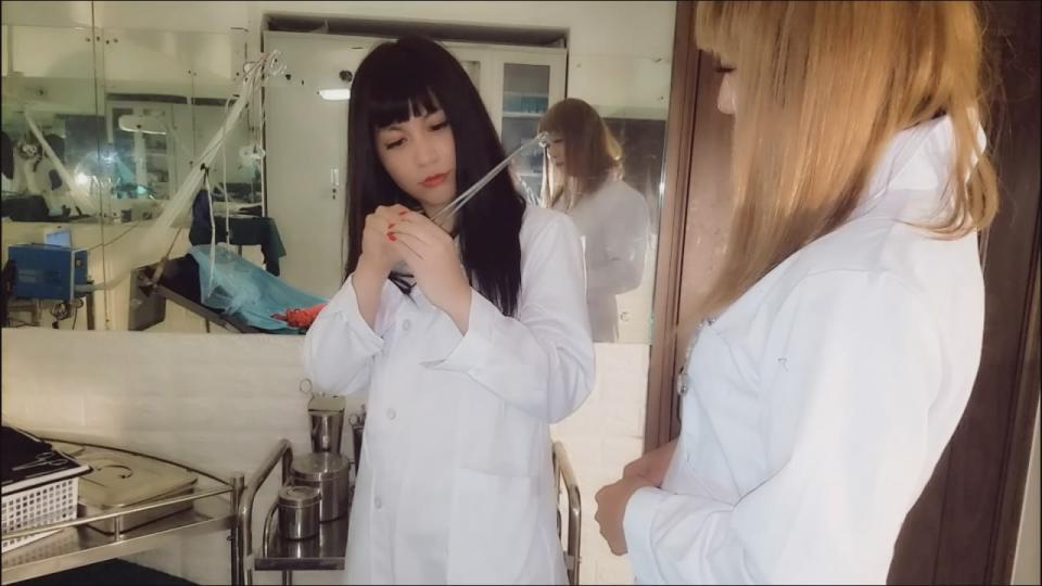 [雨晴美束] Transformation Series: Sick-Ward Nurse An adult delivery worker is trapped, transformed into a nurse, and restrained in a fictional scenario.