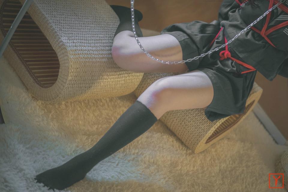 黑色水手服项圈 - 完整版 [日式反绑,丝袜,学生（水手服）,长筒袜,狗链/项圈,后手缚（低混乱值）]