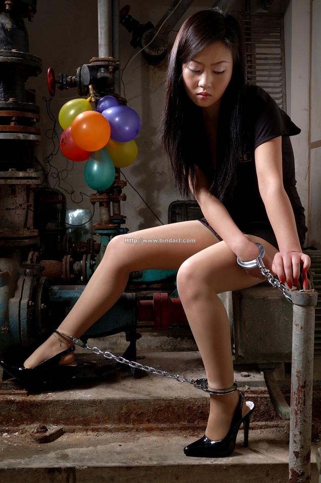  [Handcuff,Anklet]