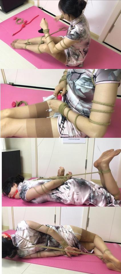 [Finger Rhythm] Home Alone Pt. 2 ©Finger Rhythm<br><br>Summary:<br><br>She was having fun with herself in her home alone, but soon she became bored and decided to play something interesting. So she took out a pair of handcuff she bought early that month online, and decided to have some fun. After playing for a bit, she found it is not enough for her to enjoy herself no more, she soon took out a vibrator from the drawer, and started to play herself with that, but she did not realize that someone is hiding and recording all of these and waiting for his strike...<br>