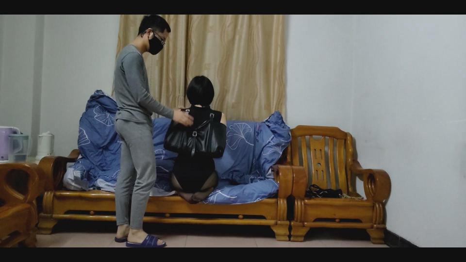连体服,皮革日式拘束，马具型口塞 连体服黑丝,皮革日式拘束，马具型口塞，--