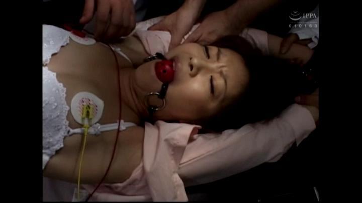  戦慄の女体脳乱神映像 隠れた名作完全保存版！！ヤバすぎる絶頂の瞬間 The Baby Entertainment GOLD BEST 番号:<span style='color:#b0b0b0;'>[隐藏文字，购买后可见]</span><br>发行日期:2019-03-13<br>时长:238 分钟<br>00:23:18<br>制作:Baby Entertainment  <br>发行:Baby Entertainment  <br>女优:真鍋あや 山口茜 姫川りな 七瀬たまき 倉橋ケイ 中野すず 大木真理 宝生はな 紫月 松嶋あいみ 	<br><br><br>	<br>