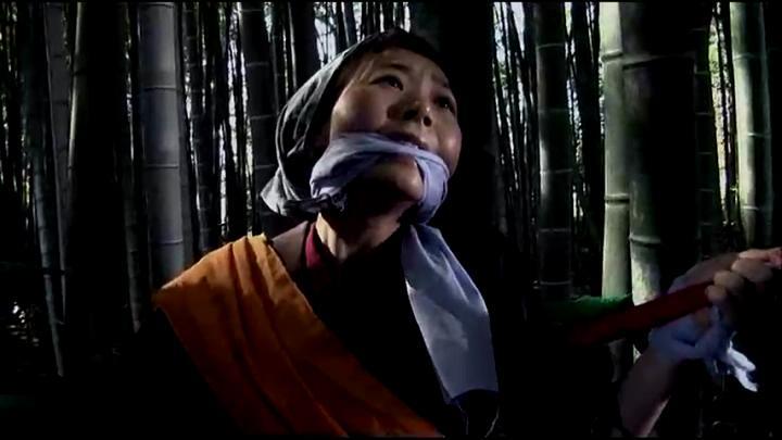 女忍：影月 くノ一忍法帖 影ノ月 (2011) 女忍：影月 くノ一忍法帖 影ノ月 (2011)<br> くノ一忍法帖 影ノ月 导演: 菱沼康介<br>编剧: 中本博通 / 林启次 / 菱沼康介<br>主演: 矢吹春奈 / 西野翔 / 森下悠里<br>类型: 动作<br>官方网站: 9no1.com<br>制片国家/地区: 日本<br>语言: 日语<br>上映日期: 2011-06-04(日本)<br>片长: 84分钟<br>又名: Lady Ninja: Reflections of Darkness<br>IMDb链接: tt1964849<br>豆瓣评分<br>4.8<br>214人评价<br>5星 7.4% <br>4星 8.1% <br>3星 28.7% <br>2星 28.7% <br>1星 27.2% <br>想看<br>看过<br>评价:           <br>  写短评   写影评   提问题 分享到   <br>推荐<br>女忍：影月的剧情简介 · · · · · ·<br><br>　　剧中女忍们个个身怀绝技，甚至连私密部位都能当作武器。くノ一(发音Kunoichi)即是把女字三个笔划拆开来，通常是小说、动漫作品中，对日本女忍者的称呼;过去幕府时代，女忍会伪装成一般妇女，透过色诱、魅惑等方式，借与男性发生关系而达成任务。用身体完成任务，是女忍的宿命。山田风太郎是撰写忍者小说的名家，光《くノ一忍法帖》就已拍摄成多部电影，而这次的“影ノ月”是该系列的第8部作品，描述女忍者在爱情与使命之间的抉择；由于必须符合女忍的挑逗形象，该剧特别从AV界、写真界选了几位以性感着名的女星，包括森下悠里、西野翔、阿部真里、宫间梨佳等。《くノ一忍法帖─影ノ月》里的性感女忍。在《影ノ月》中，女忍者进行艰苦的修练，将自己的肉体训练成“人间凶器”，不仅可用乳汁做为攻击武器，连下体都能喷出致命毒气，或化作“黑洞”吸收敌人。《くノ一忍法帖─影ノ月》，情色风格不失搞笑。... (展开全部)<br>女忍：影月的演职员 · · · · · · ( 全部 7 )<br><br>矢吹春奈<br>演员<br> <br>西野翔<br>演员<br> <br>森下悠里<br>演员<br> <br>亚纱美<br>演员<br> <br>安井纪绘<br>演员<br> <br>中村公彦<br>演员