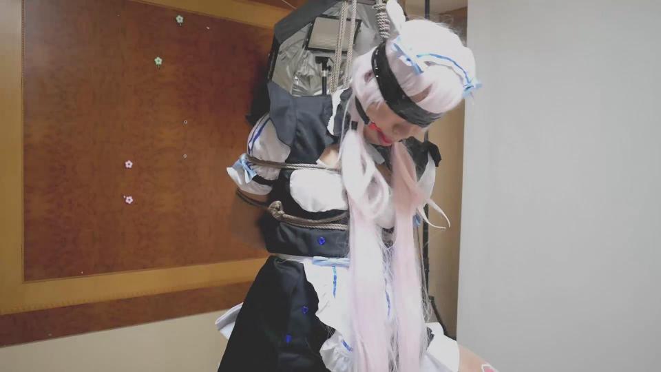 【莉雅的剧情之作】监禁调教   香子兰 COSPLAY   视频编号：liya-jq-012<br>香子兰：莉雅<br>S：路人A<br><br>内容简介：<br>香子兰被客人约出咖啡厅一起出去玩，这就是她最后的记忆了，苏醒之后发现自己的双手被高高的吊起，周围的环境已经不知道是在哪里了。<br>只有各种各样的调教用具和一个看不清面容的男人<br><br><br>详情请看图片和预览视频<br><br>写在后面：<br>高跟鞋的单腿吊真的是痛苦呐，不过这种感觉还是很爽的，模仿了一点点监禁凌辱的样子，不过因为尺度就只能到这一步啦~希望大家喜欢~<br>PS：不要随意进行尝试，莉雅的手整整麻了一整天才恢复<br><br><br><br><br><br>新众筹链接：<br>花嫁：<br><br>LL忍者觉醒：<br><br><br>更多好看的视频请戳我~~~<br><br><span style='color:#b0b0b0;'>[隐藏文字，购买后可见]</span><br><br><br><br>视频尺寸：1920*1080 <br>视频大小：948M<br>视频时间：00:41:31<br>解压密码：liya