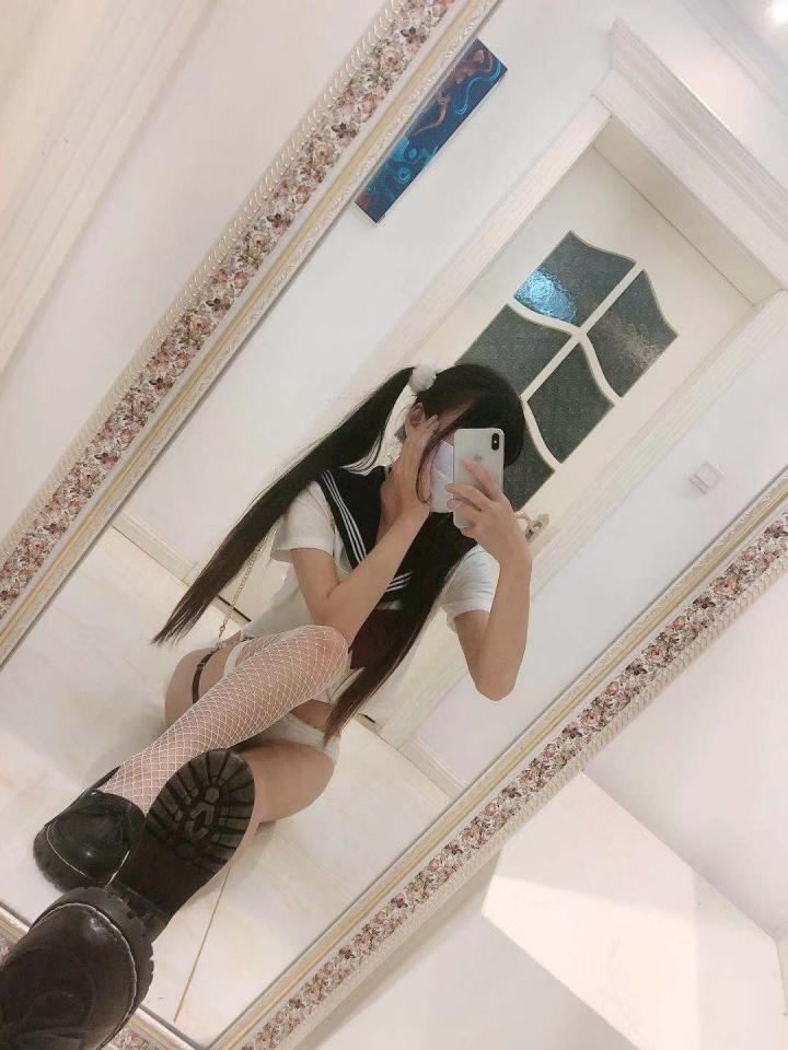  [Chinese Female]