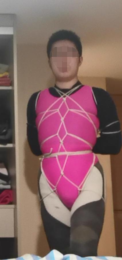 男孩吊带袜舞蹈服自缚 [龟甲缚,体操服,长筒袜,泳装（连体）]