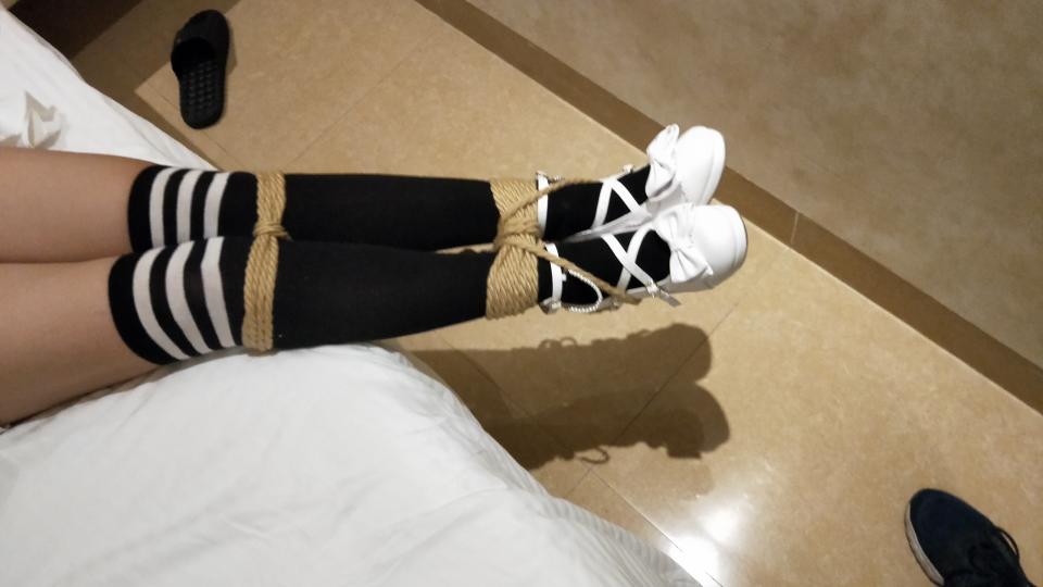 lo娘绑腿 - 这是之前本人约绑妹子玩的库存。