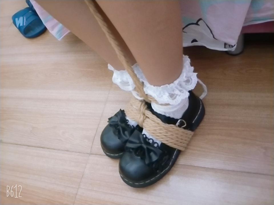 lo娘绑腿2 - 这是之前本人约绑妹子玩的这次有全身照片。 [中国女孩]