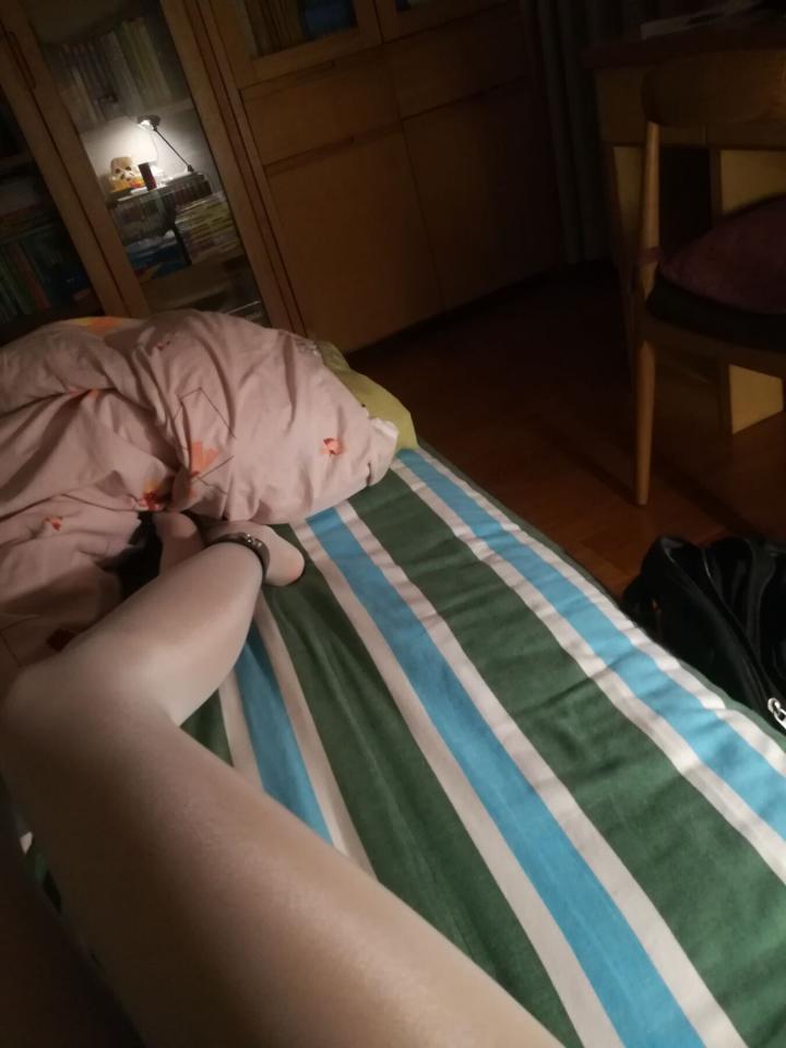 美腿少女少少的白袜黑袜棉袜束缚对袜子感兴趣的朋友可以看看 - 原味出售中 [丝袜,肉丝,白丝,中国女孩]