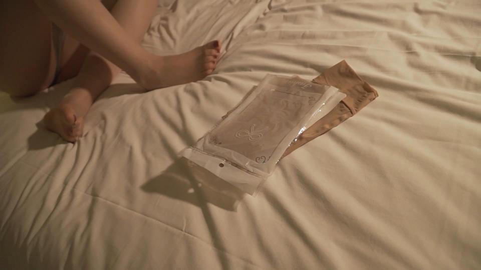 170丰满女丝袜产品弹性测试，丝袜全包 弹性超好的丝袜，可以全包。