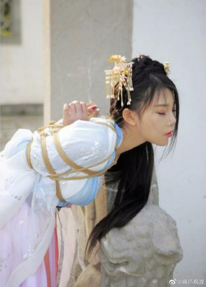 嫣儿 汉服绳艺 - 嫣儿 汉服绳艺 绳师&摄影：枫渡 [日式反绑,胸缚,中国女孩]
