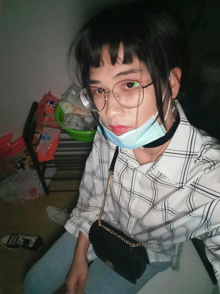 第一次尝试女装 - 在这个网站一直作为观众，最近老看到一些女装大佬的资源，突发奇想尝试了一下~ [中国女孩]