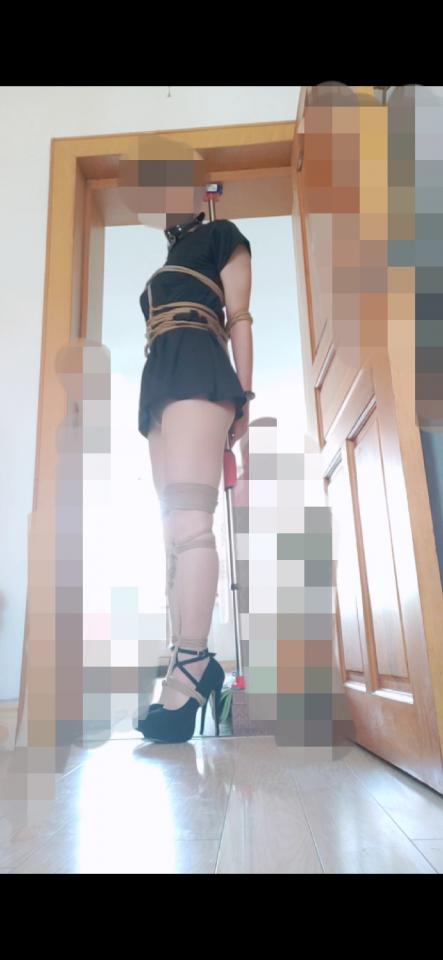 尝试自缚在杆子上 - 因为是练习没用太多玩具，但效果真滴好，拘束感满满。（之前一直幻想被紧缚固定在柱子上动不了，也算成功满足了一下（滑稽脸）