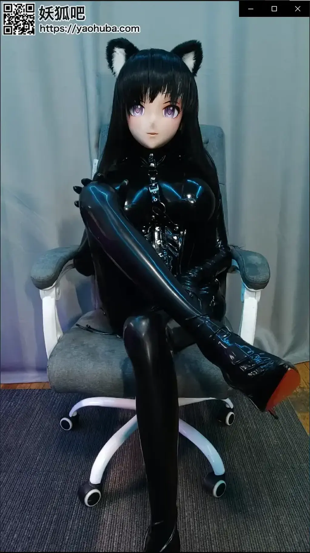 胶衣kigurumi 安姿力束腰试穿 上 这期的视频也是拖了蛮久的，最近主要是感冒发烧了所以视频一直没有更新，眼看着东西都到了而发烧现象与感冒现象在一天天加重，所以我就用到了一个老办法，那就是穿胶衣发汗闷汗。结果这期视频录完以后洗了个热水澡反而还真的退烧了，所以我就稍微稳定一下再发视频好了。