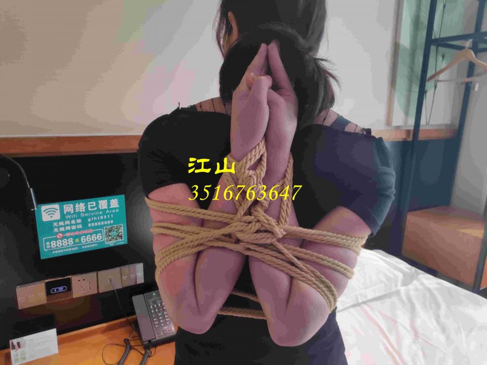 小雏超级紧缚 - 小雏初试缚，第一次就绑的超级紧，还有他的闺蜜陪着。