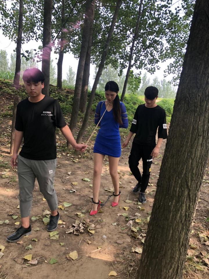 胜景影视   新片 《最后一刻》 大家期待已久的新片《最后一刻》出炉了，这部片绝对值得大家欣赏的，剧情丰富多彩，内容是犯罪团伙老大的情人被抓获，他的情人掌握着团伙老大所有罪证，为了自己的安全利益想法先解救后买凶干掉他的情人，预知后事如何请欣赏原片  QQ342642509