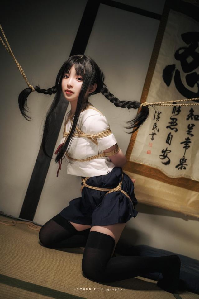 可爱的小姐姐捆绑写真照 - 模特：Reina [日式反绑,胸缚,长筒袜,中国女孩,后手缚（低混乱值）,日常（衬衫）,JK]