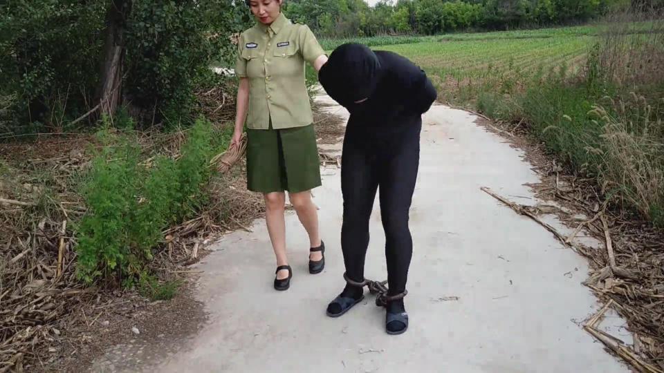 【丽佳定拍】编号Y127：[Nue男]手铐脚镣黑衣男户外放风(高清长片) <br>本视频由丽佳美苑出品。请千万不要在线解压，以防资源被和谐！<br>丽佳美苑接受定拍，接手剧本，接收演员，承接合作。<br>有意请加QQ:3422510869，微信:TR_Image。验证请注明“定拍合作”<br><br><span style='color:#b0b0b0;'>[隐藏文字，购买后可见]</span>