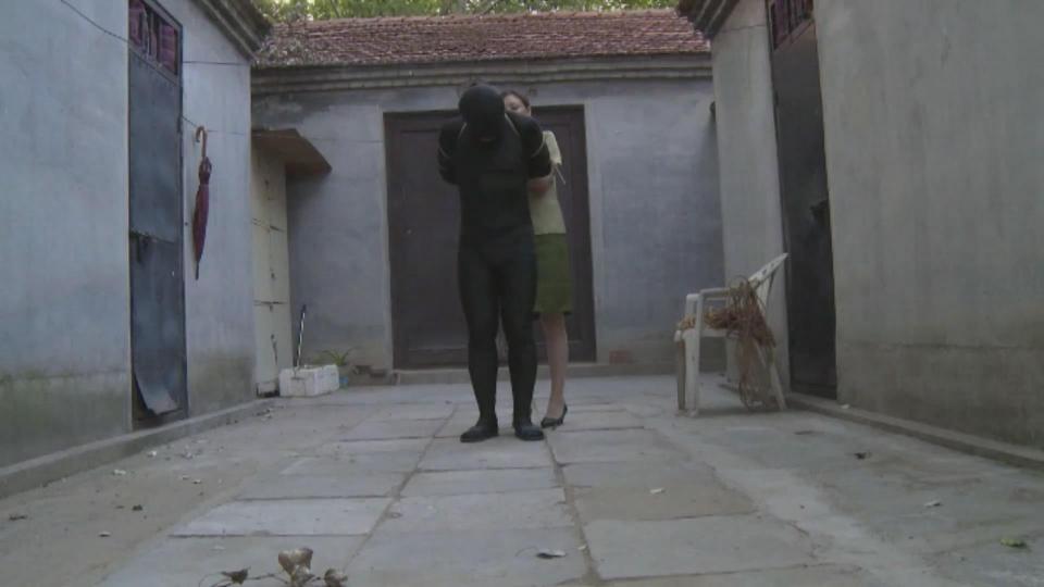 【丽佳定拍】编号Y128：[Nue男]小院捆绑黑衣男竟然想反抗被关进狗笼(高清长片) 本视频由丽佳美苑出品。请千万不要在线解压，以防资源被和谐！<br>丽佳美苑接受定拍，接手剧本，接收演员，承接合作。<br>有意请加QQ:3422510869，微信:TR_Image。验证请注明“定拍合作”<br><br><span style='color:#b0b0b0;'>[隐藏文字，购买后可见]</span>